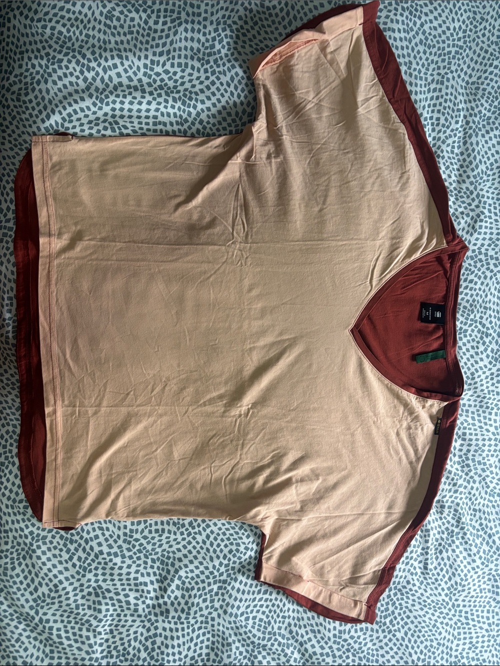 G-star women’s Short Sleeve Crewneck Shirt in Beige with Maroon Trim
